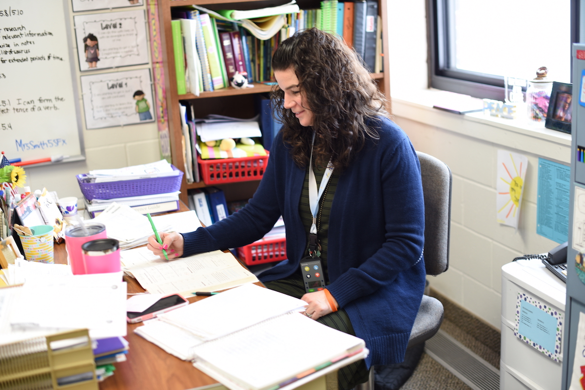 Educator wearing Badge messenger in her classroom